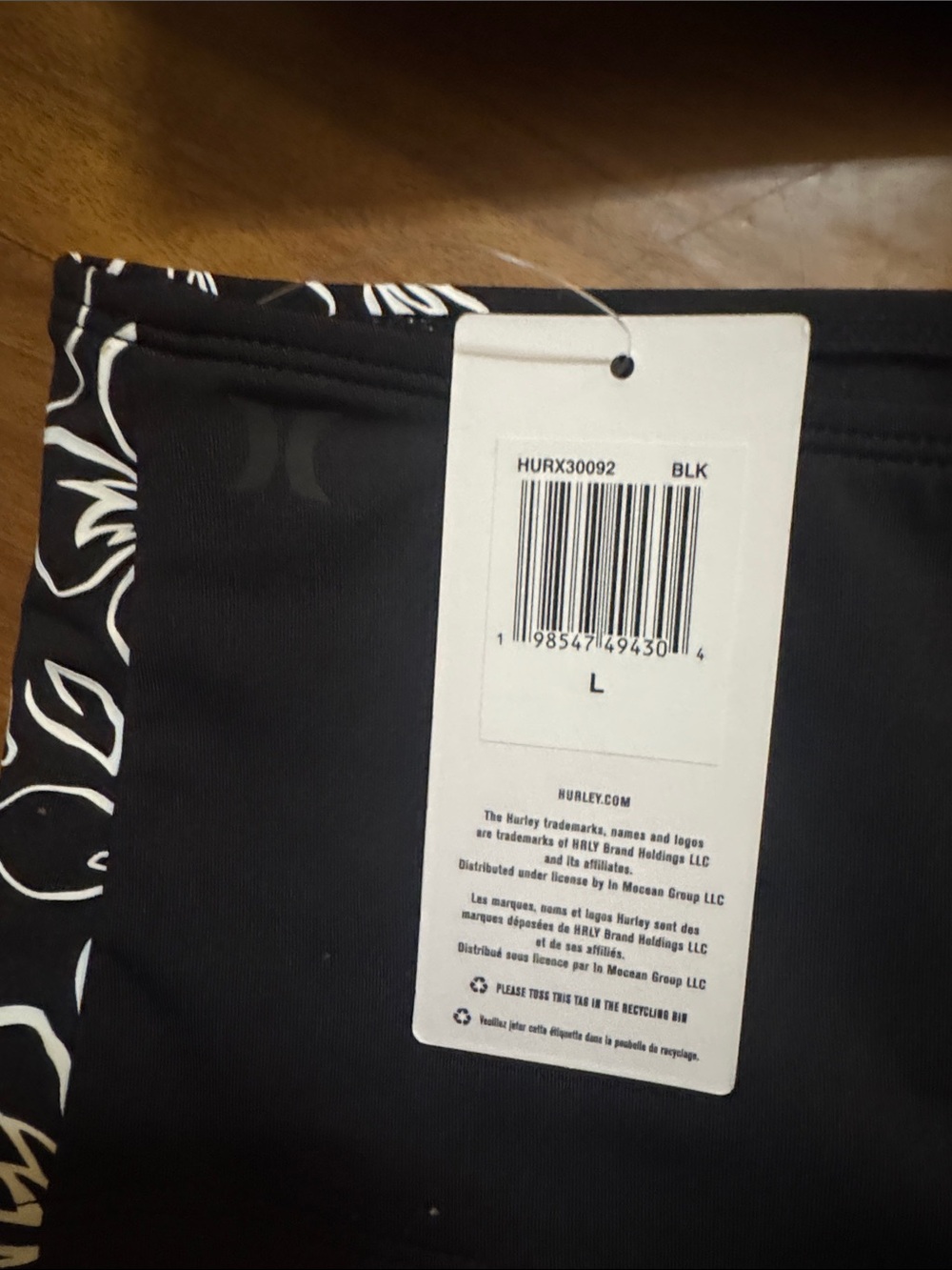 Hurley Black & White Floral Bandeau Bikini with Boyshorts. Med. Top Large bottom - Picture 5 of 6
